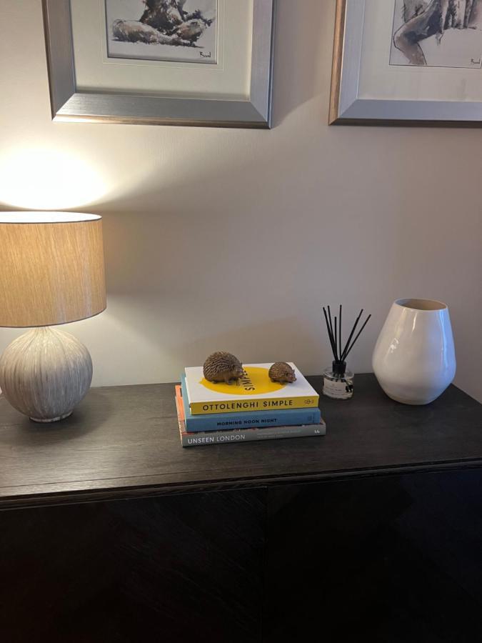 2 Bedroom Apartment Just Off Kings Road ลอนดอน ภายนอก รูปภาพ