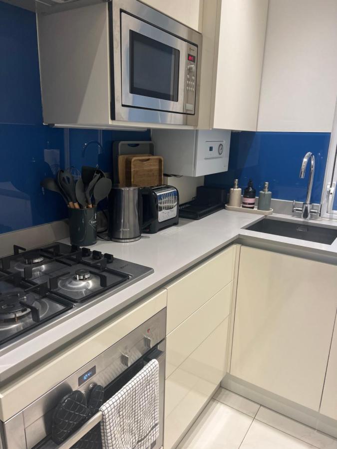 2 Bedroom Apartment Just Off Kings Road ลอนดอน ภายนอก รูปภาพ