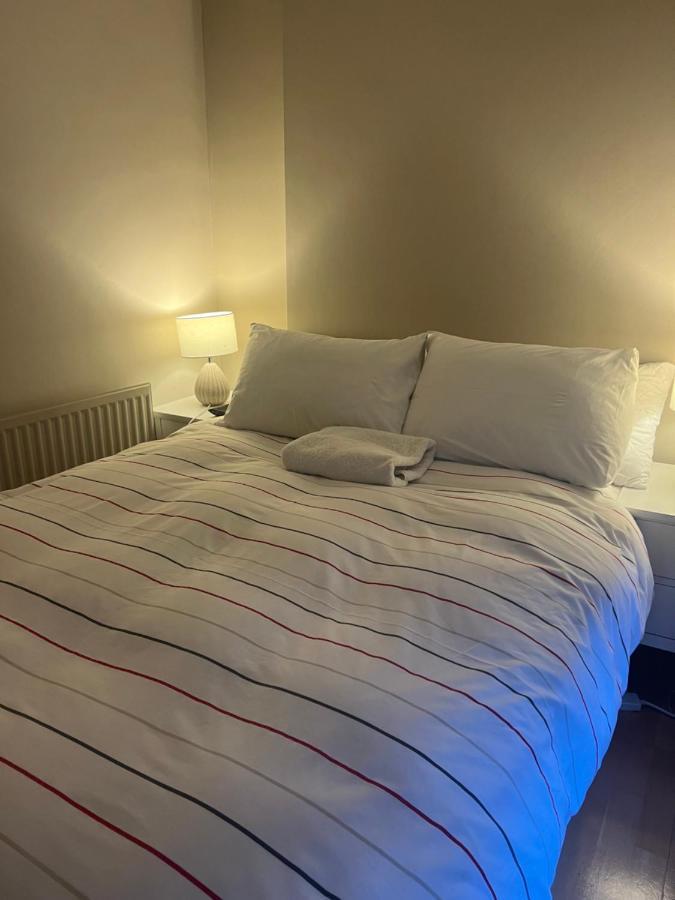 2 Bedroom Apartment Just Off Kings Road ลอนดอน ภายนอก รูปภาพ